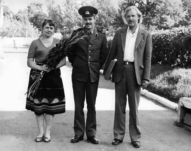 Станислав Любшин с первой женой Светланой и сын Вадим.Источник Яндекс картинки.