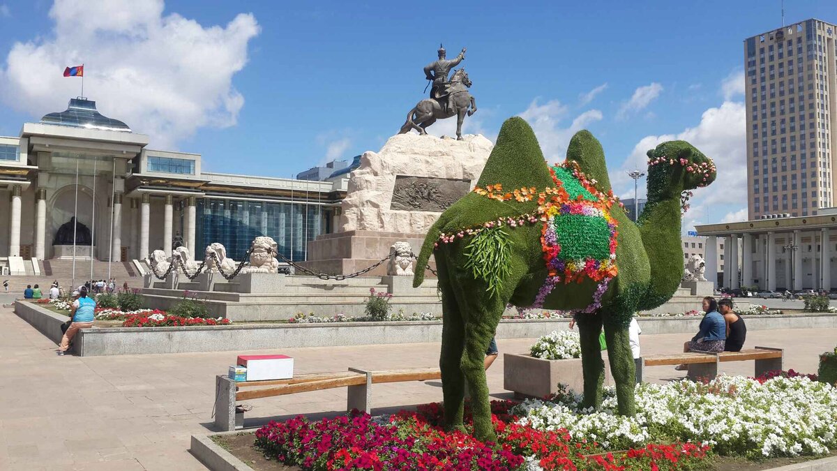 Площадь Сухэ-Батора