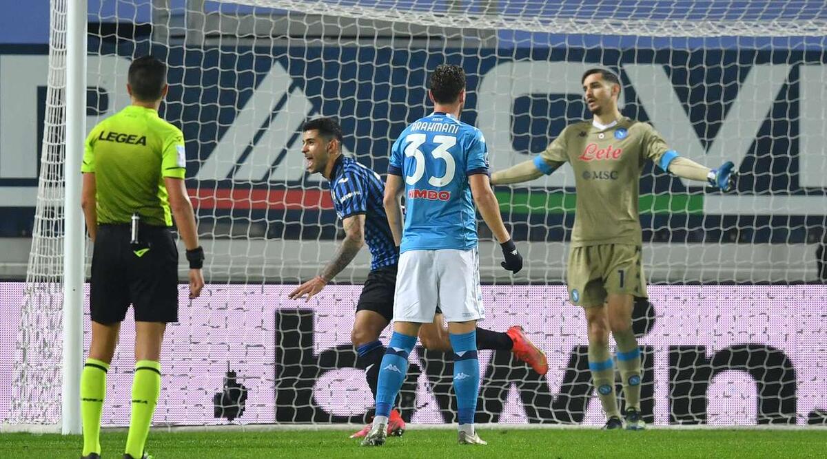 Фото с сайта flashscore.ru. Аталанта уверенно переигрывает Наполи.