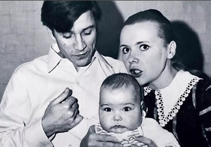 Честный и влюбленный. Знаменитая семья и любовь всей жизни одного из самых закрытых актёров. Кирилл Гребенщиков1