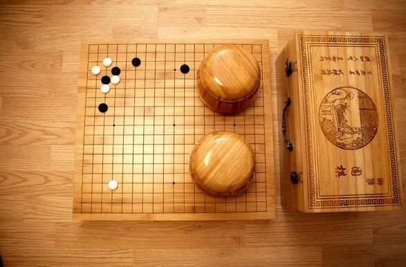 Набор для игры Го ручной работы - премиальный набор (Фото: https://www.sente.ru)