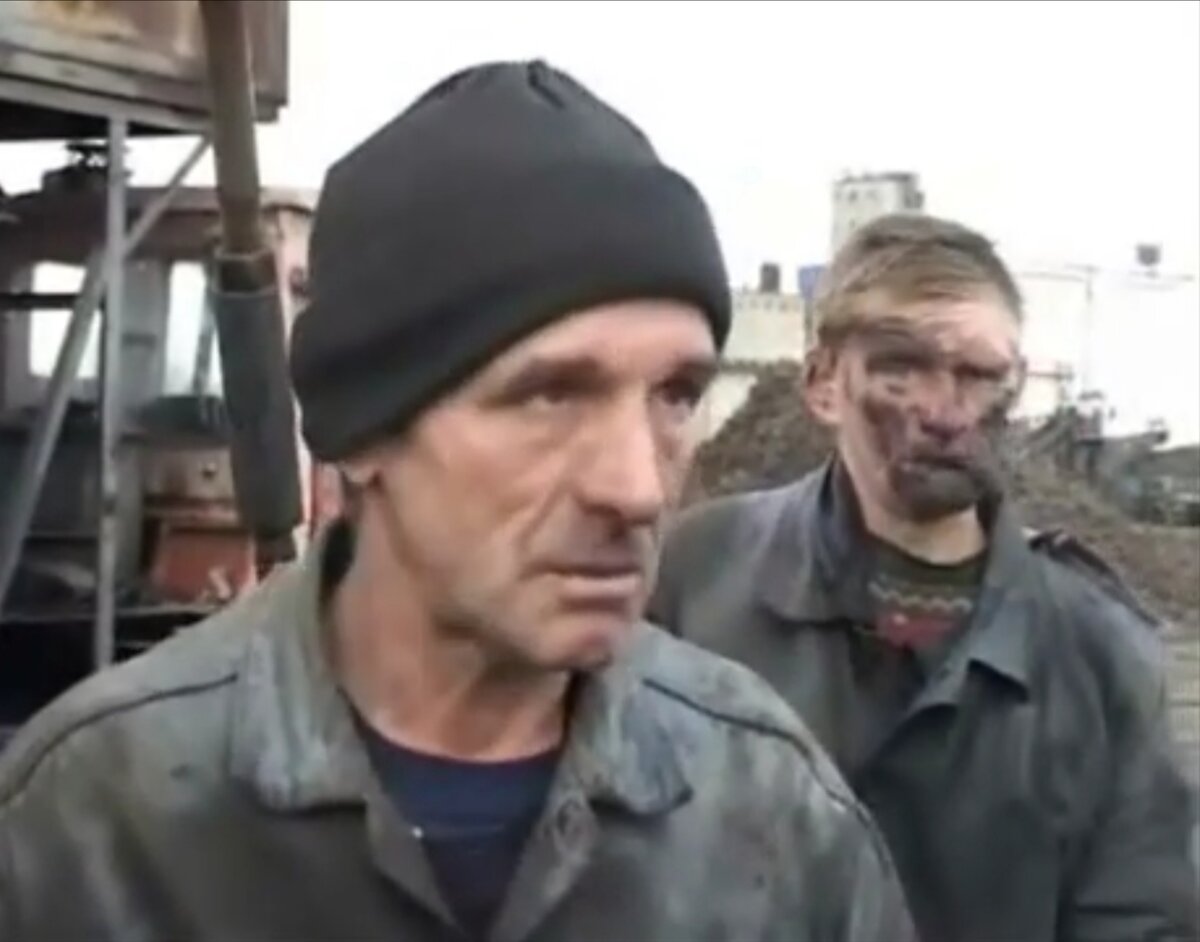 Рабочие завода. 