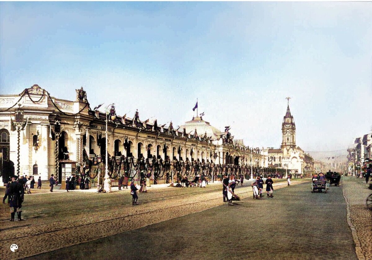 16 мая 1903. Невский проспект в районе Большого гостиного двора утром в день 200-тия Санкт-Петербурга.