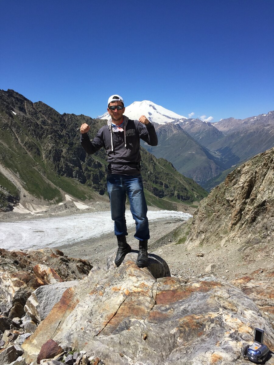 фото с видом на Эльбрус на личный телефон.