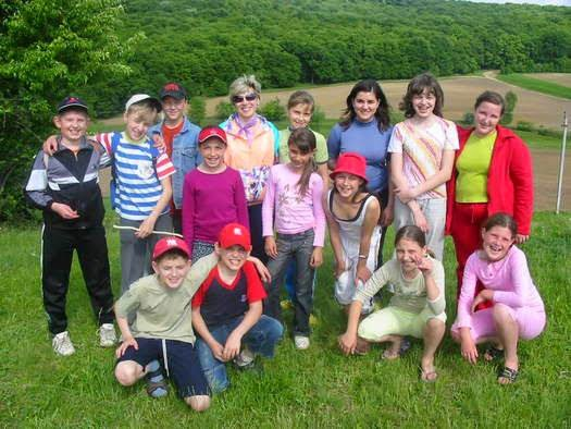 Я девочка в красном костюме. 4 класс. 90 кг