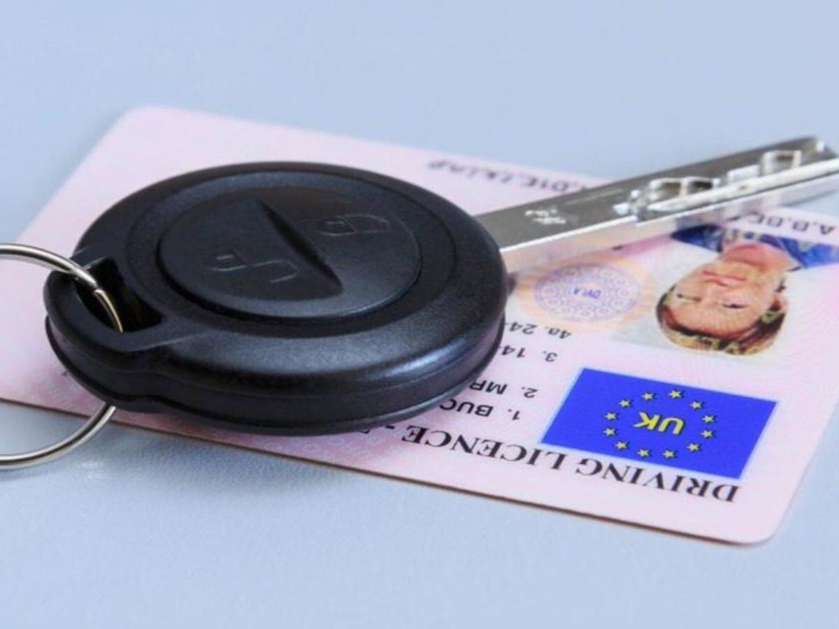 Проведение процедуры обмена водительских удостоверений. 