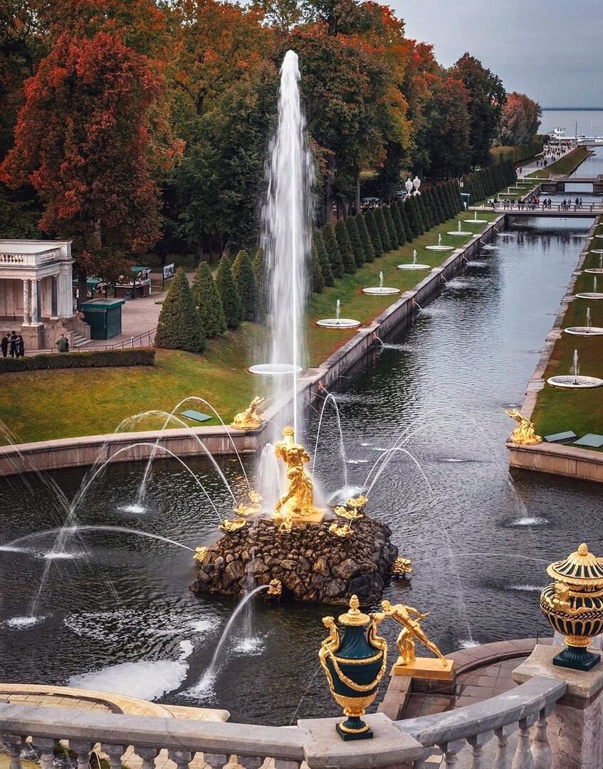 Петергоф дворцово-парковый комплекс