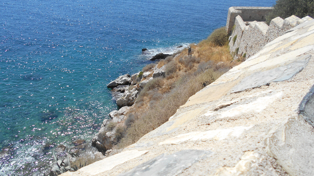 Море у крепости Кушадасы