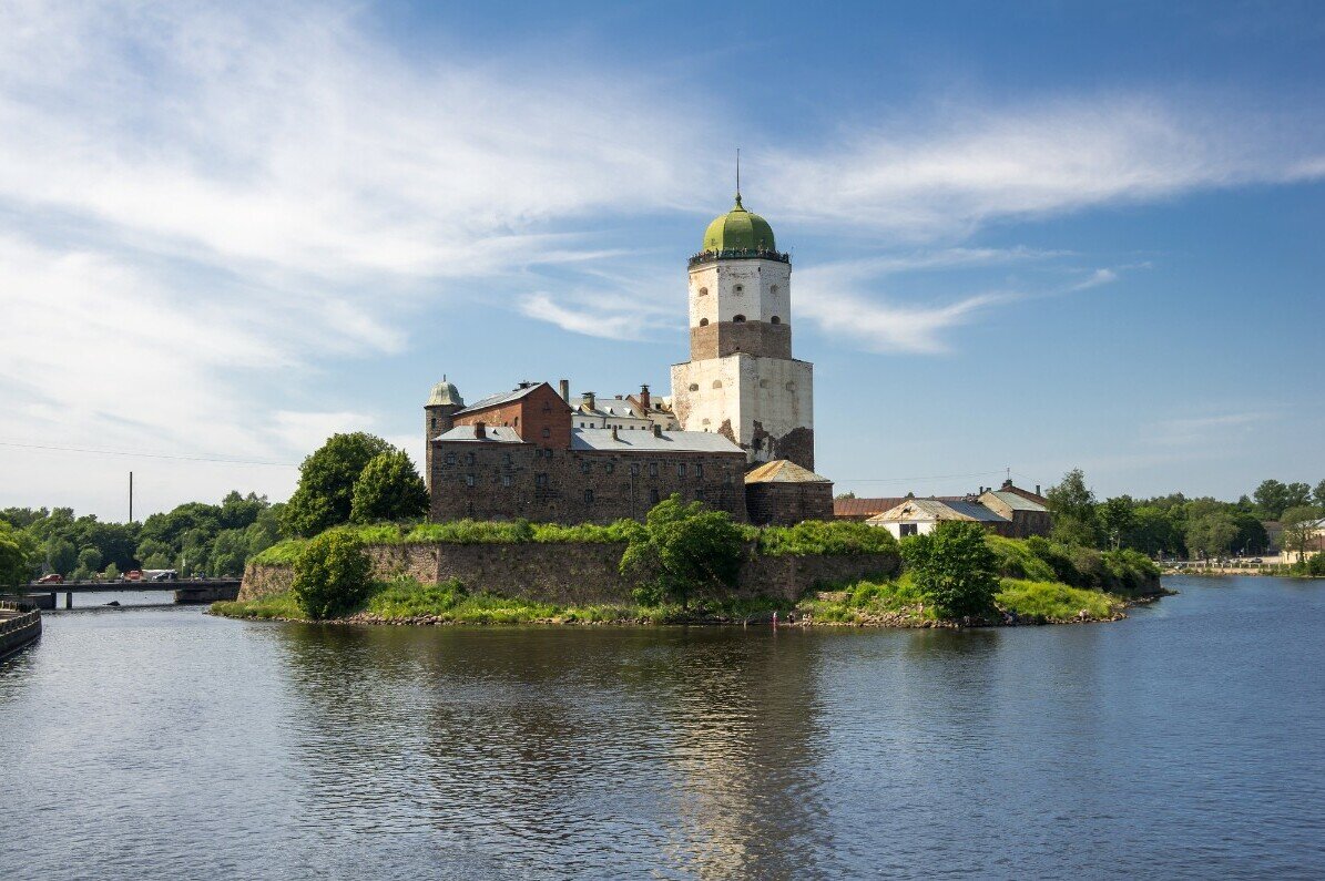 Выборгский замок сейчас ( яндекс-картинки)