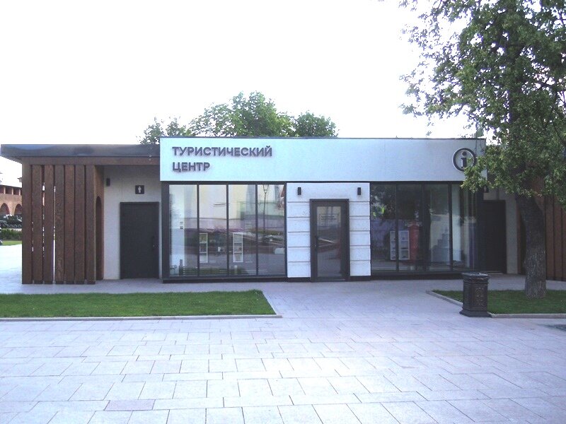 6 июня 2021 г. Мы продолжаем делать то, что мы уже много наделали (В. С. Черномырдин). Побывал в кремле и поснимал. Там территория закрыта и охрана не пускает.-45