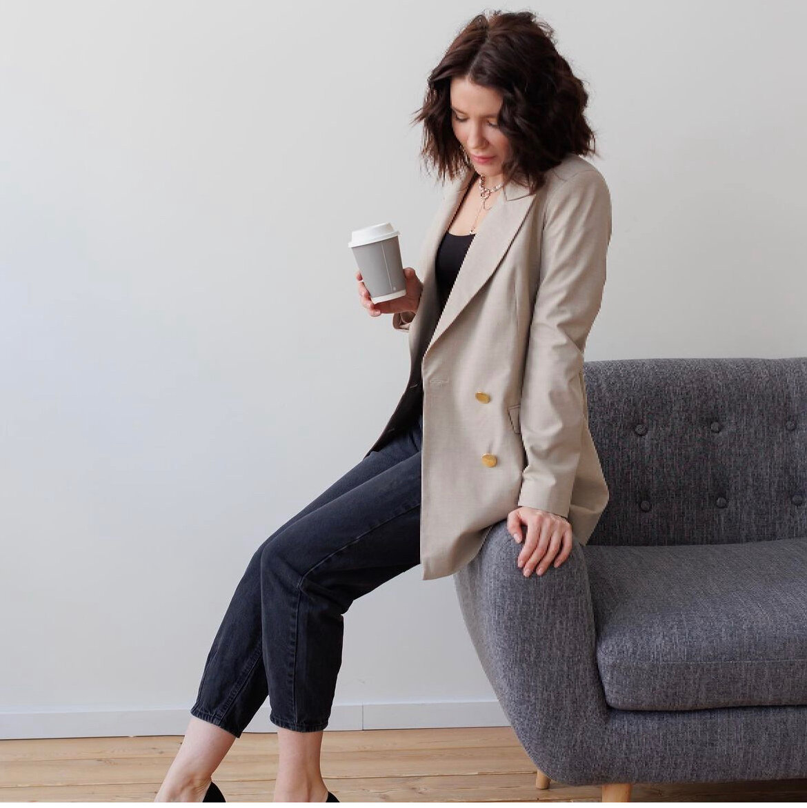 Зачастую выставляя квартиру на продажу, собственник не думает о общем впечатлении, которое может произвести квартира, ведь это не только все что за порогом❗️❗️❗️