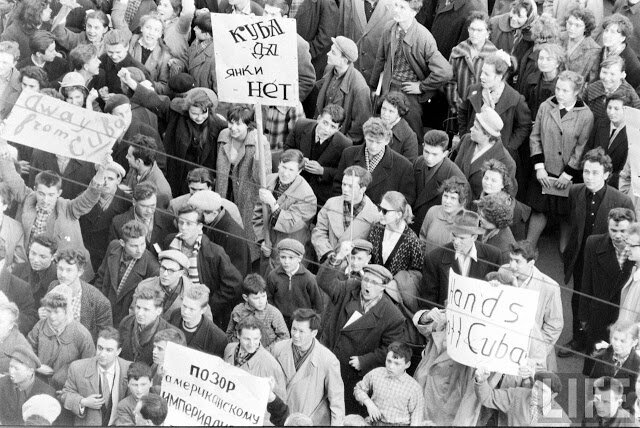 Демонстрация в Москве, 1961. Источник: pinterest.com