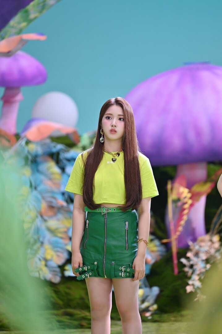 Джиу из NMIXX критикуют за набор веса. Фото взято из интернета.