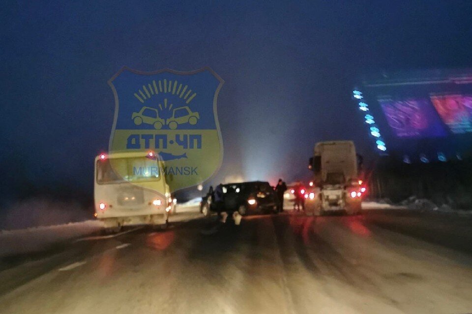     ДТП собрало 4 или 5 машин. Фото: vk.com/murmansk_dtp