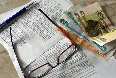    Платежки ЖКХ, деньги ©Александр Кожохин Фотобанк МО