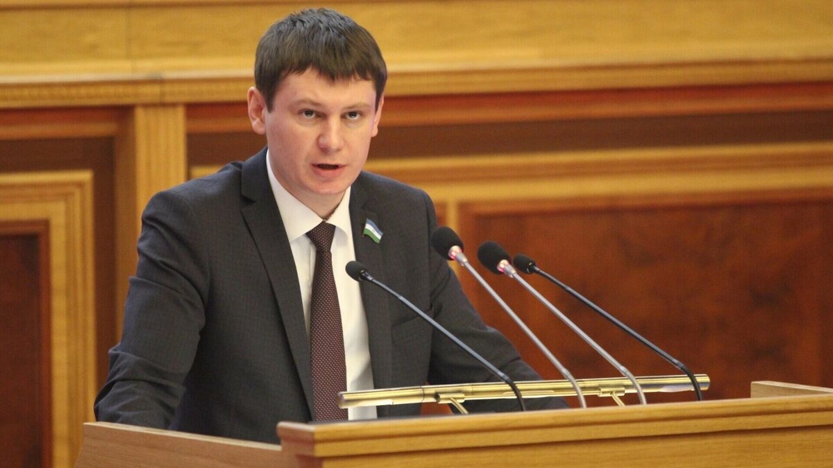     Руководитель фракции ЛДПР в Башкирии отругал министров Башкирии.