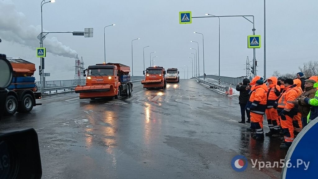 Перекресток волгоградская конституции оренбург. Мост на конституции оренбург. Мост на конституции оренбург. Путепровод. Мост на конституции оренбург.