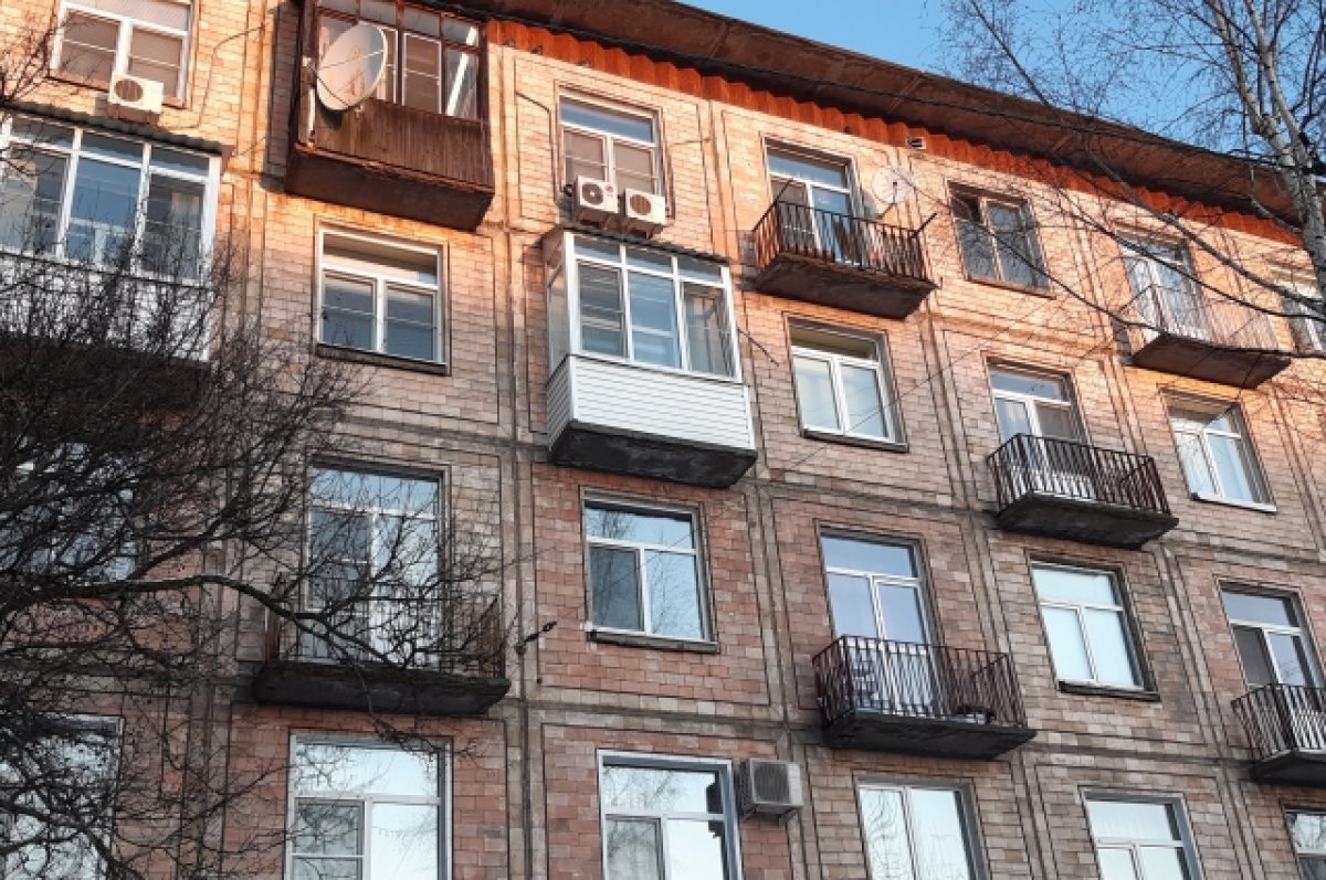    Замерзающую на запертом балконе 10-летнюю девочку спасли в Челнах