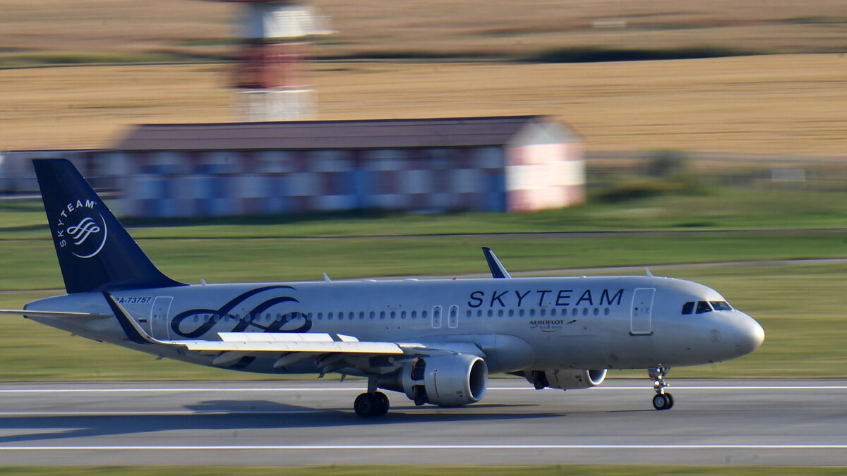    Самолет Airbus A320-214 (WL)© РИА Новости . Максим Богодвид