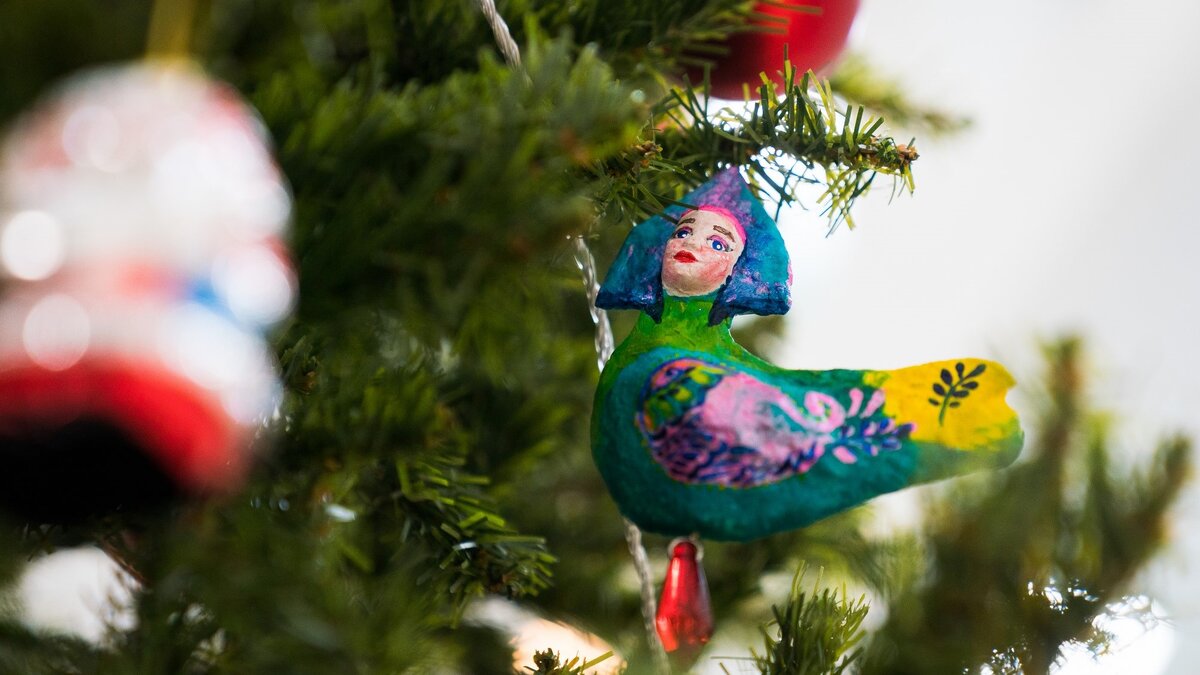    Новогодние ёлки югорчан украшают раритетные игрушки