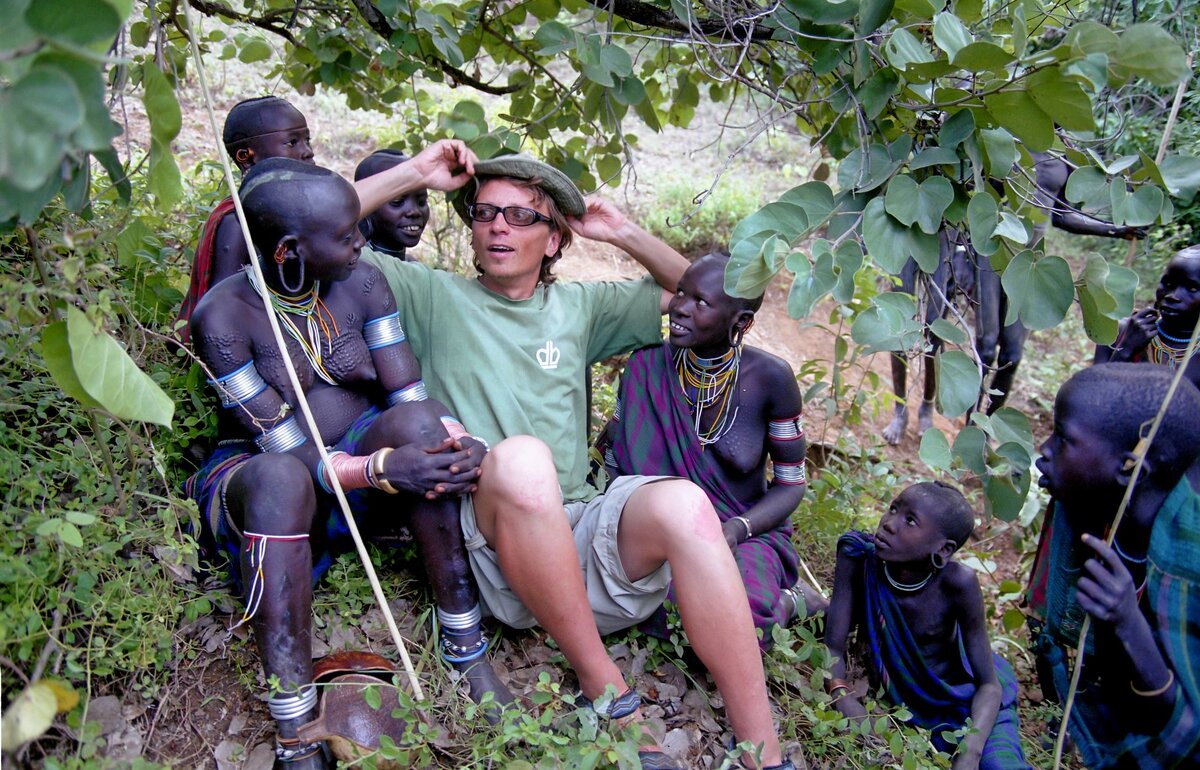 Леонид Круглов в гостях у папуасов, как когда-то Николай Миклухо-Маклай. Фото из личного архива 