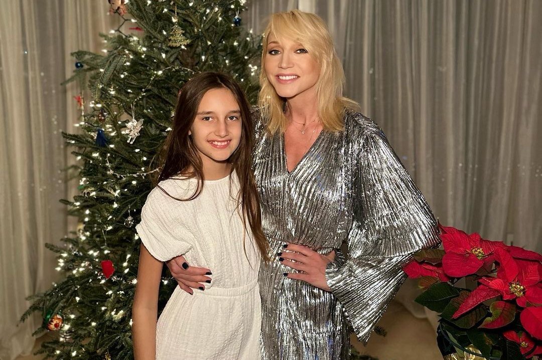     Клавдия нежно обняла маму в постели: Кристина Орбакайте воссоединилась с дочерью