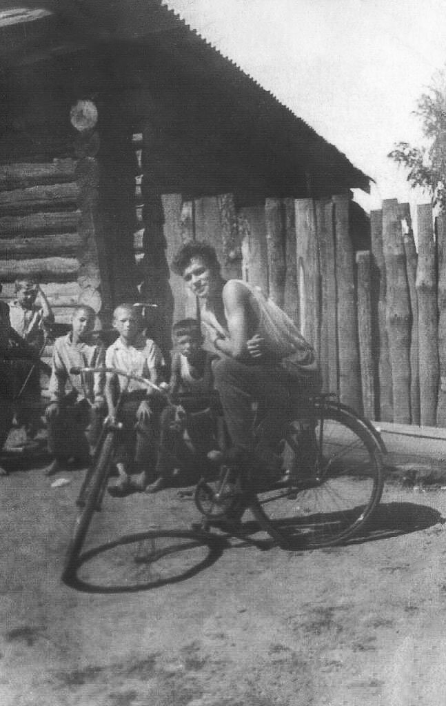 Ребята во дворе