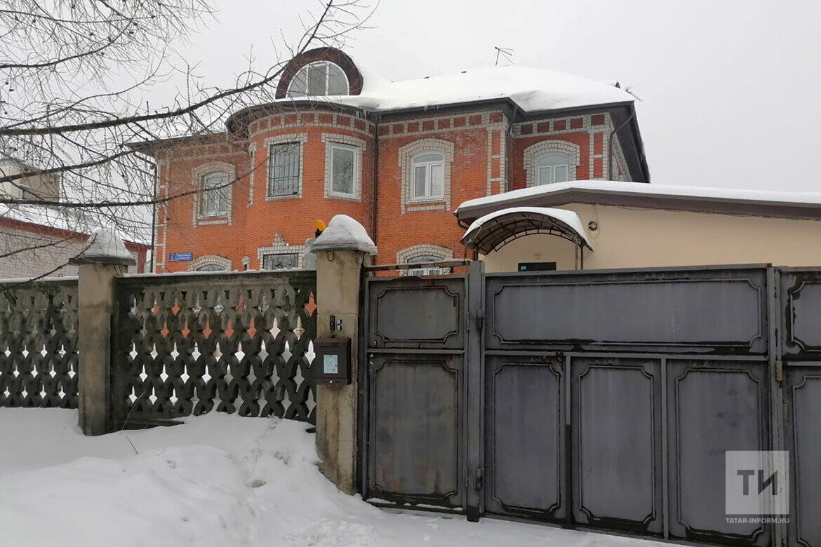 В трехэтажном коттедже уживаются вместе восемь женщин с детьми. Фото: © Елена Фенина / «Татар-информ»