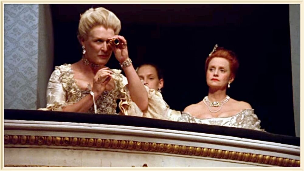 Текст иллюстирован кадрами из фильма «Опасные связи» 1988 г. США, Великобритания.