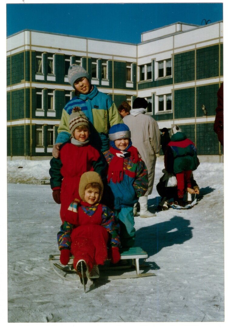 На катке в Весёлом посёлке. Февраль 1996 года. Фотография из семейного архива А. Шанявской.