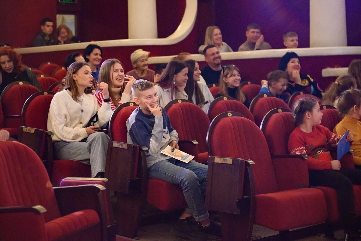 Тюз евпатория. Крымский тюз. Крымский тюз евпатория. Театр юного зрителя евпатория. Крымский театр юного зрителя.