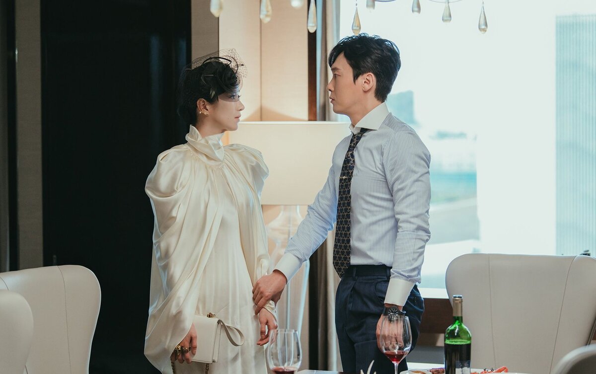 Baedeoghan jimseung eul guwonhaebeolimyeon. Ева сериал 2022 Корея. Ли ра Эль дорама ева. Скандал Евы дорама 2022. Ева дорама 2022 ли ра Эль