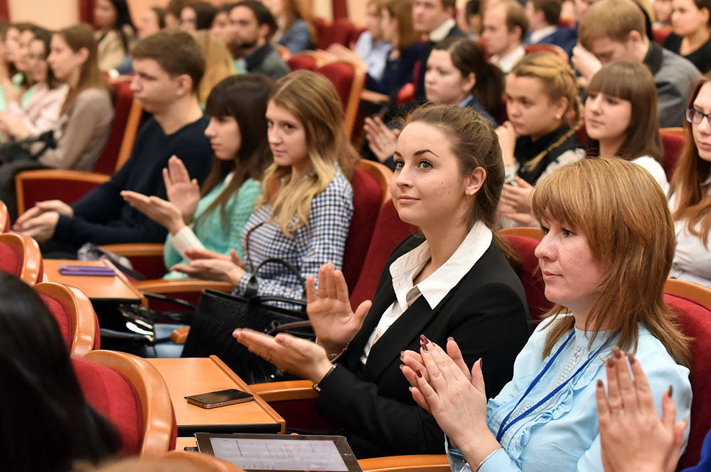 Научно практическая конференция студентов. Мария Захарова УРФУ. Конференция. Научная конференция в вузе. Студенческая конференция.