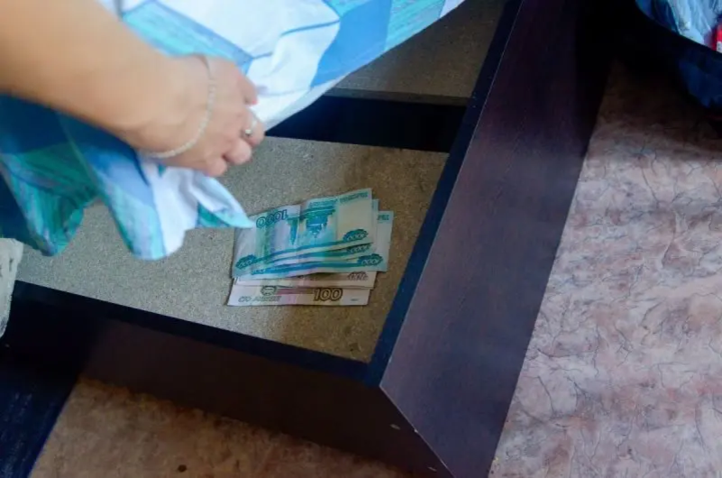Хранить деньги под матрасом — не лучший вариант для подушки безопасности. Фото: газета-вся-тверь.рф