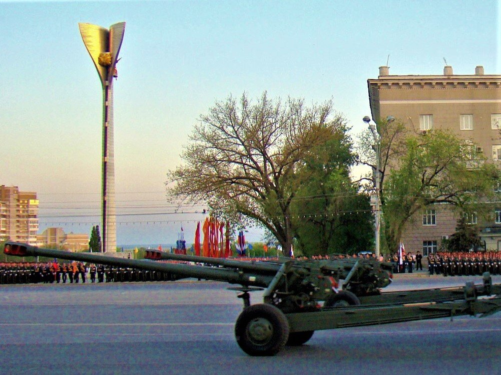 Из семейного архива. Торжественные мероприятия, г.Ростов-на-Дону, возле стелы