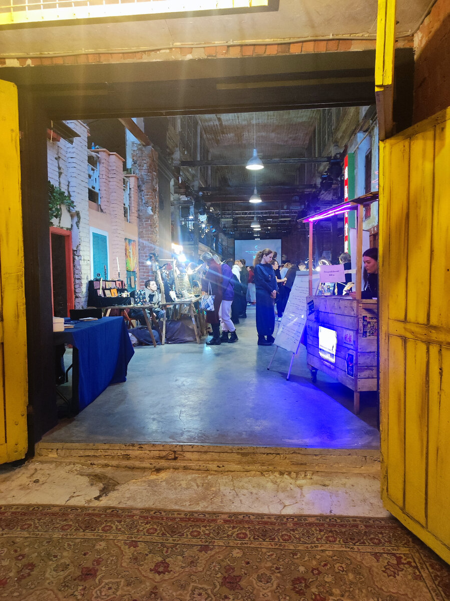 Собственно говоря атмосферно, но дух не захватывает.