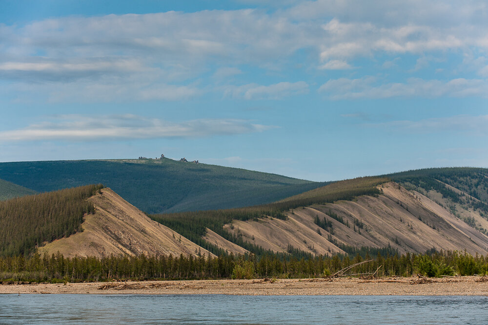 Берег Адычи. Фото И. Дементиевского