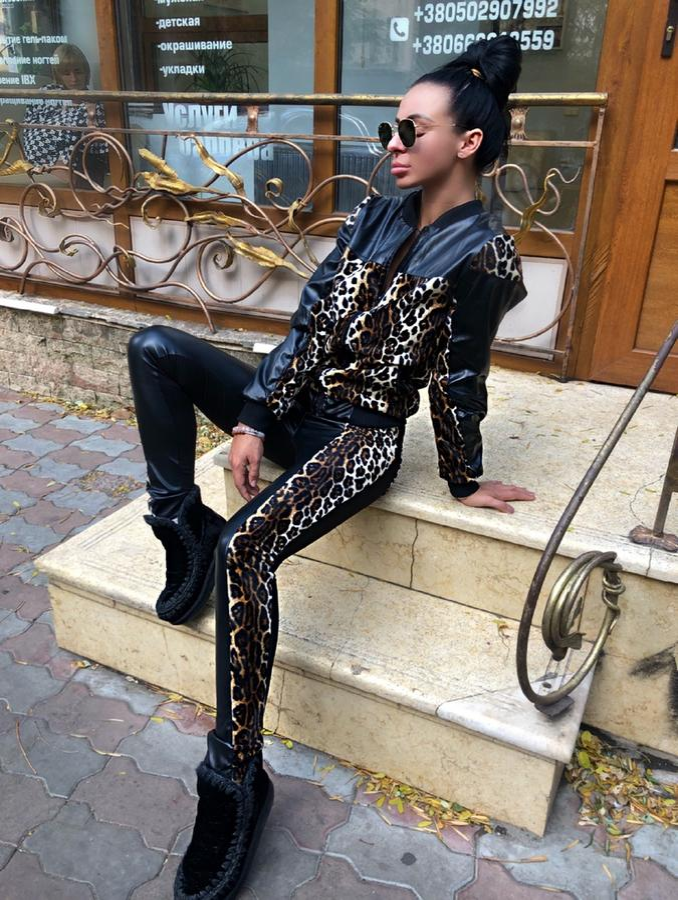 с просторов интернета. примерно такой костюмччик