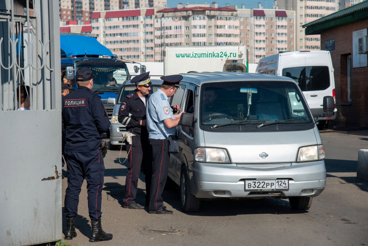 Полиция рейд на рынке