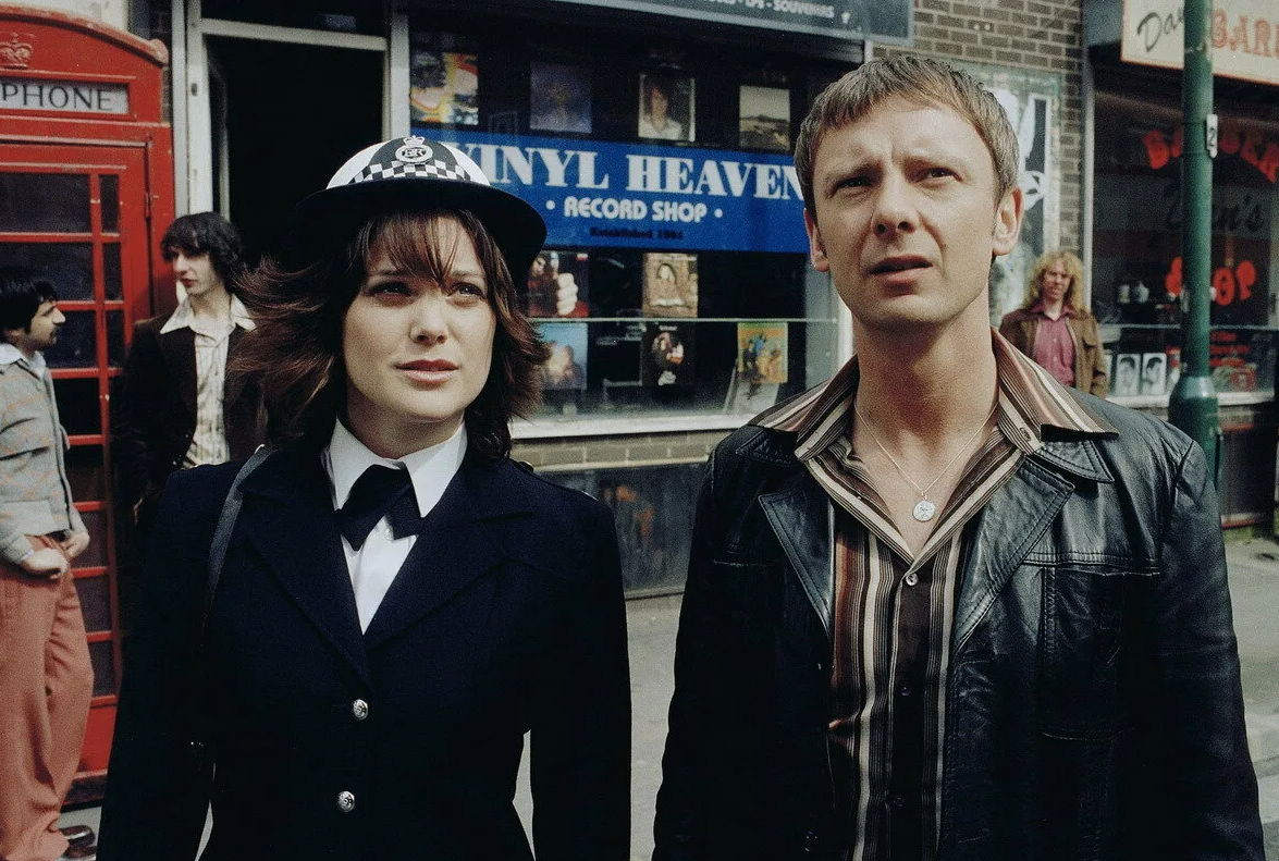 Кадр из сериала "Жизнь на Марсе" с оригинальной атмосферой 70-ых на улицах Манчестера. Авторам удалось добиться просто невероятного правдоподобия)) 
