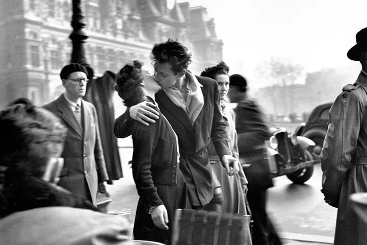 Из интернета.  "Поцелуй у муниципалитета" Робер Дуано.