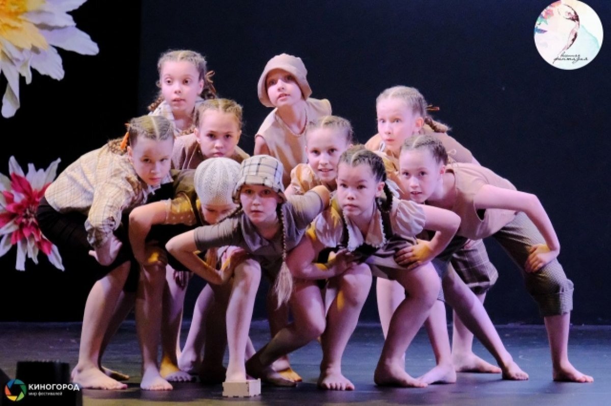    Танцуют все! Уральская семья проводит на свои деньги детский фестиваль
