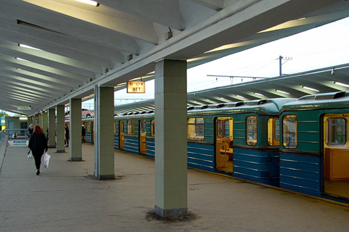    На фиолетовой ветке московского метро на рельсах оказался человек
