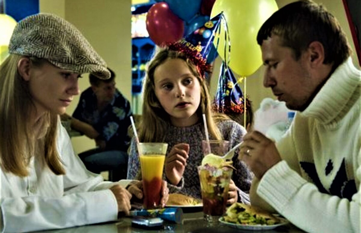 Кадр из свободных источников «Качели» (2008)