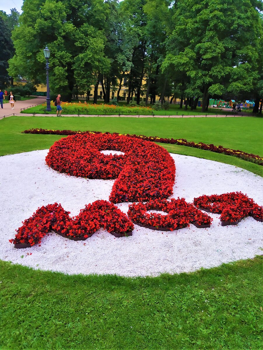 Круглая клумба