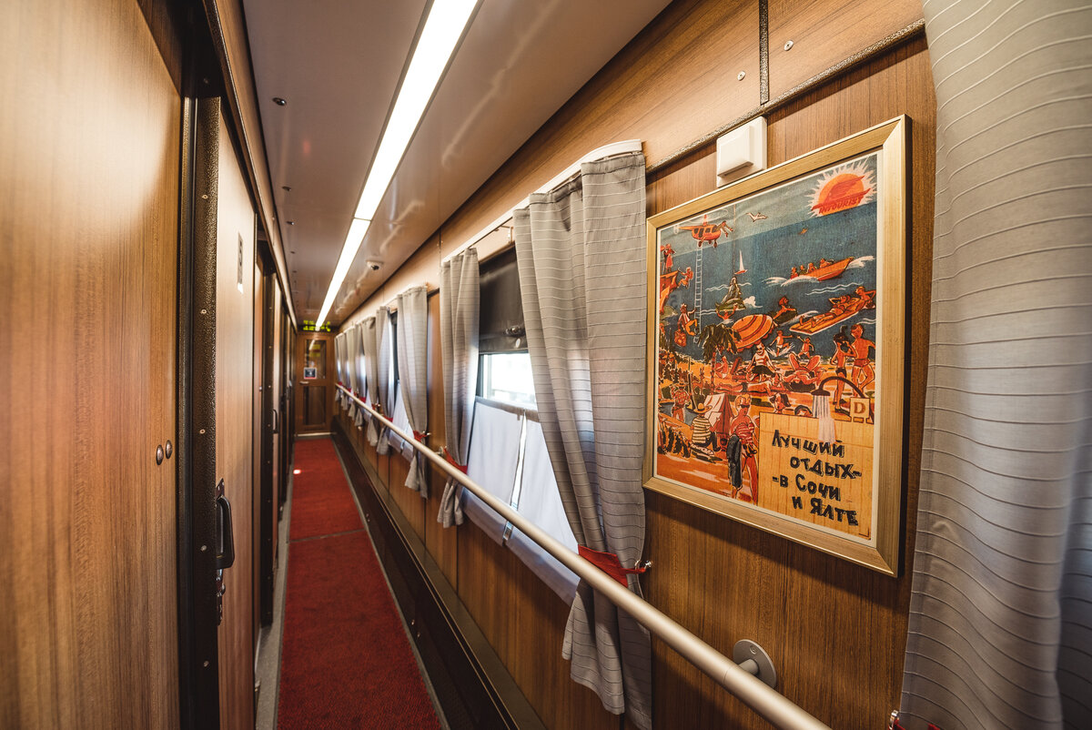 Как выглядит изнутри поезд «Сочи», тайно пущенный РЖД до Абхазии с необычными вагонами (28 фото)