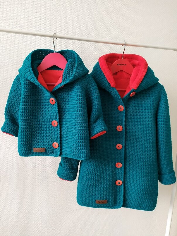 Вязаные пальто для сестёр. Модель от @vm_ivstudio (Инстаграм)