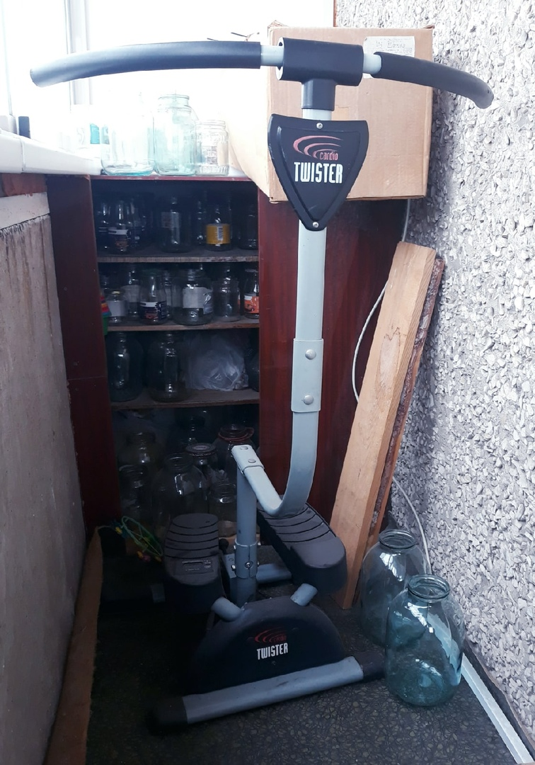 Стоит пылится.