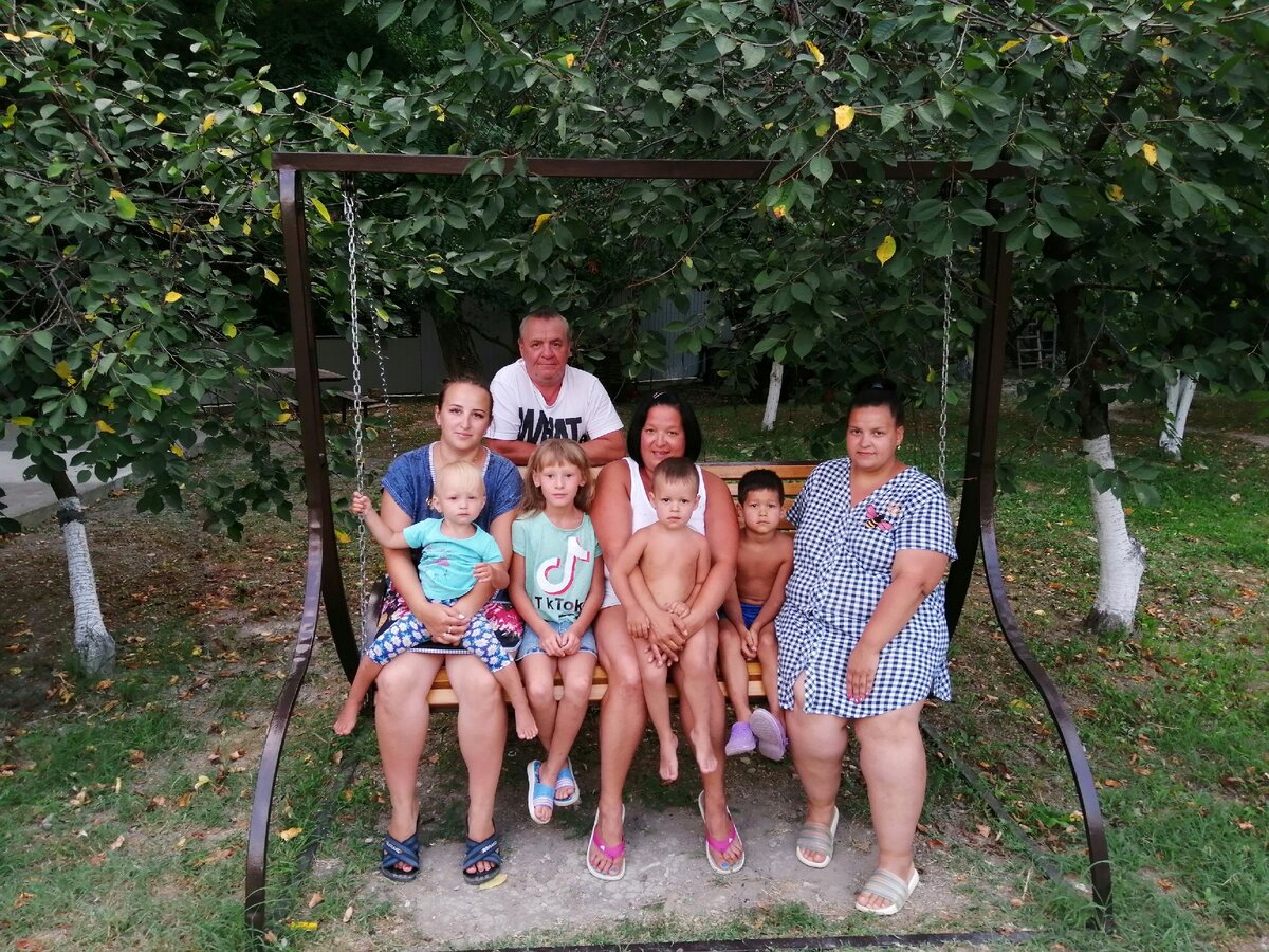 Табор чуть-чуть недоукомплектован: на фото нет Алексея