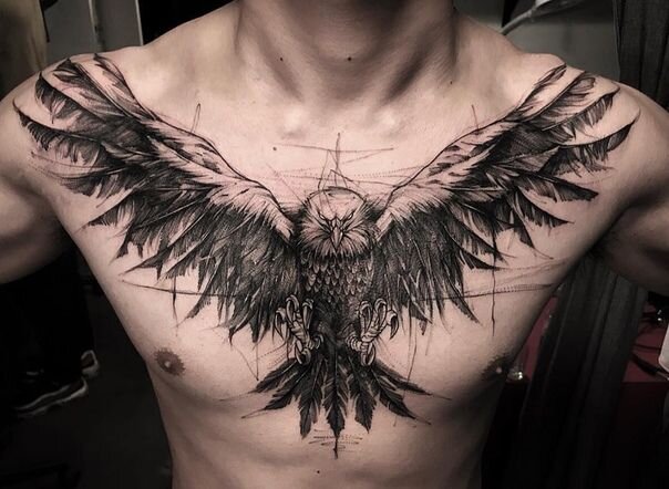 Татуировки ворона на груди